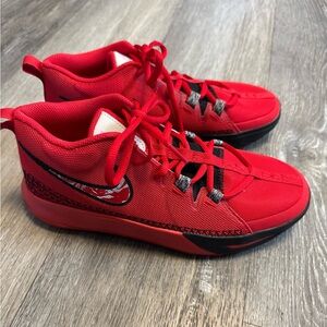 Nike Kyrie Irving Flytrap 6. University Red. Size 7Y (8.5W)